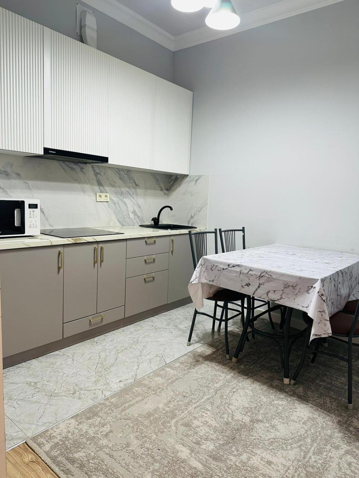 современная с идеальной локацией, рядом метро и горы Apartment *