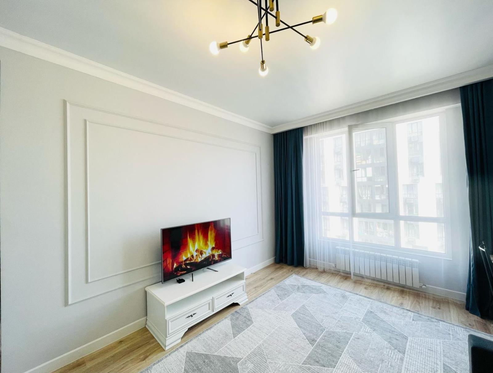 Apartment современная с идеальной локацией, рядом метро и горы Almaty